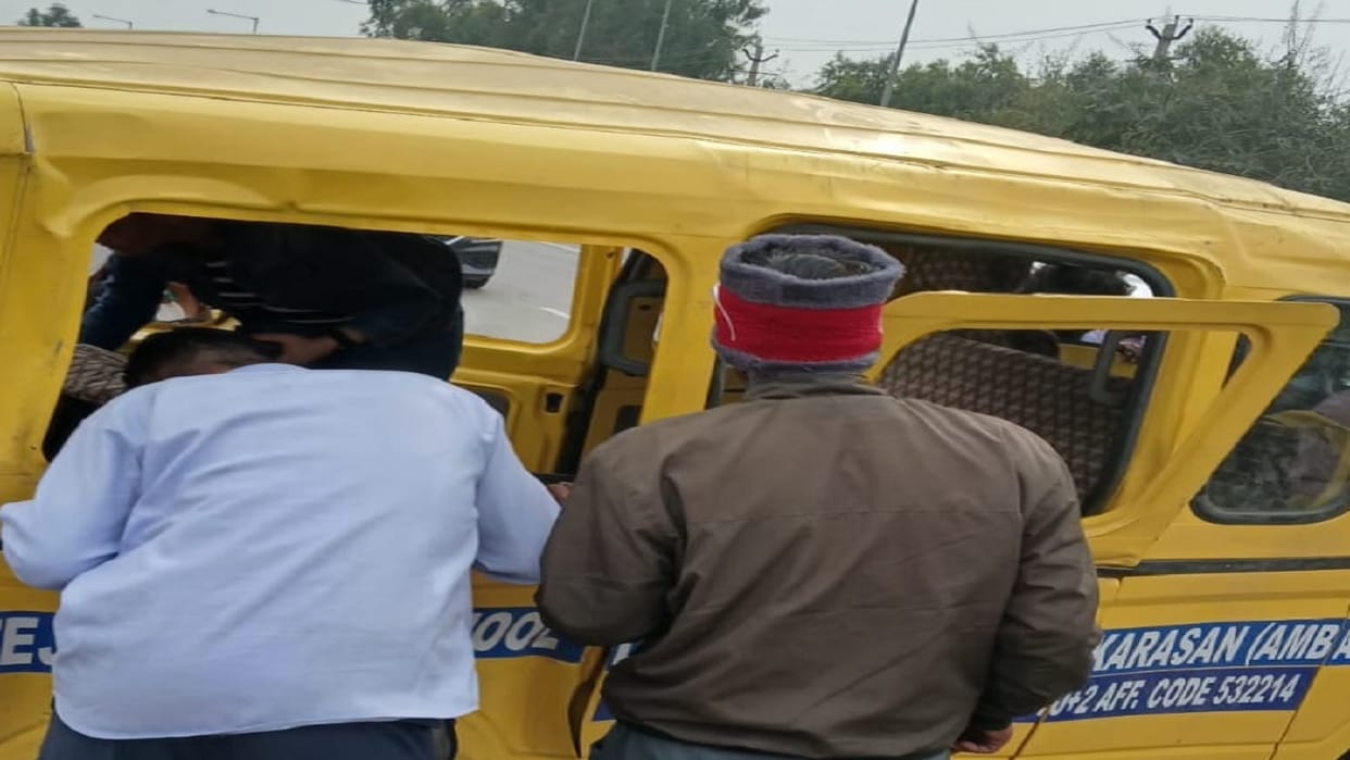 dumper hit a pickup of Tejas Public School in Ambala, 10 people injured