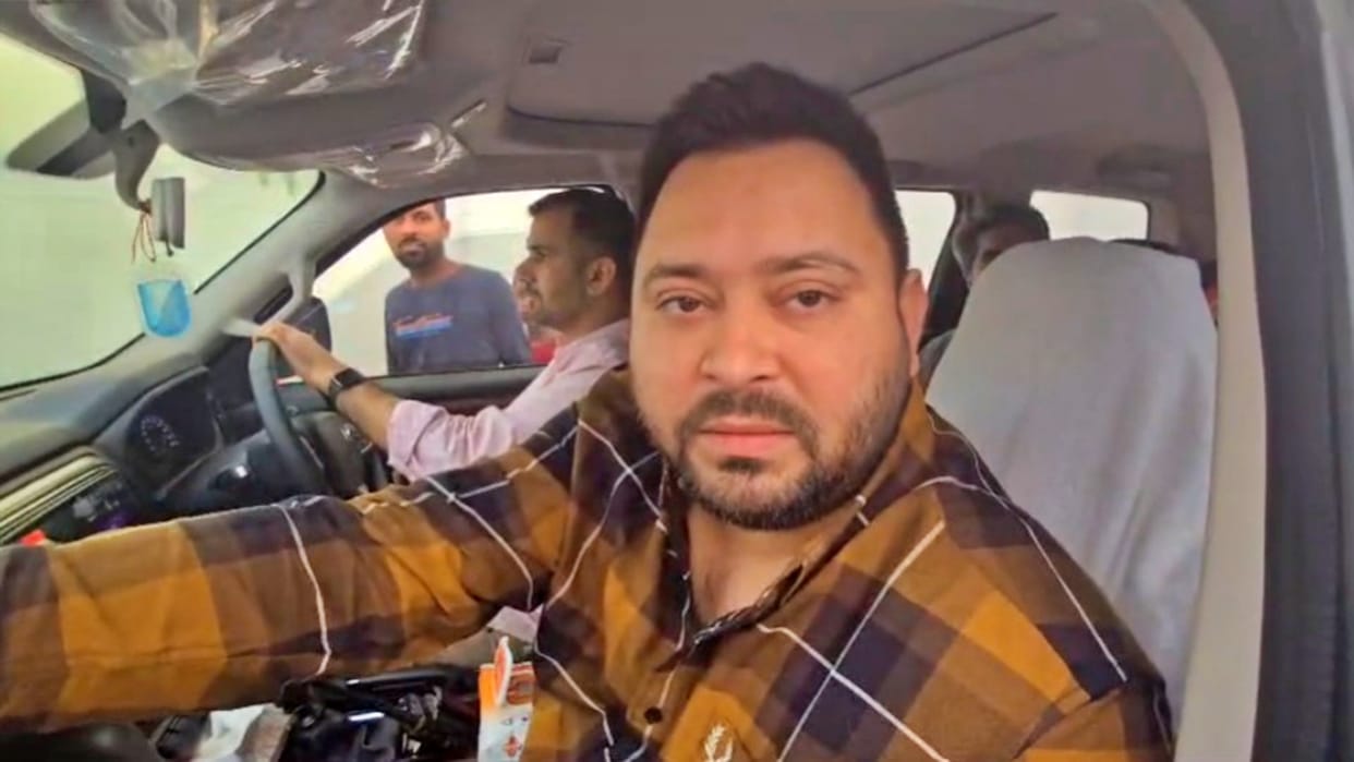 Vaishali: Tejashwi Yadav demands resignation from Railway Minister Ashwini Vaishnav over Delhi rail accident