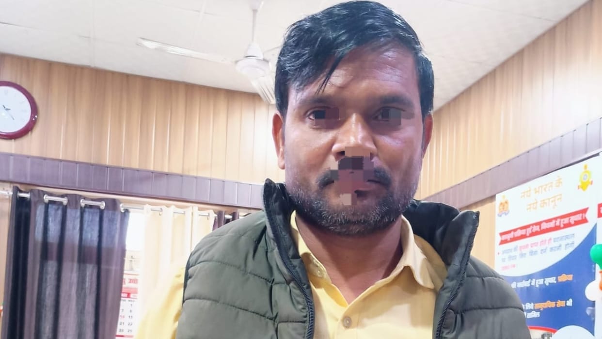 Block education officer driver arrested taking bribe in Bareilly