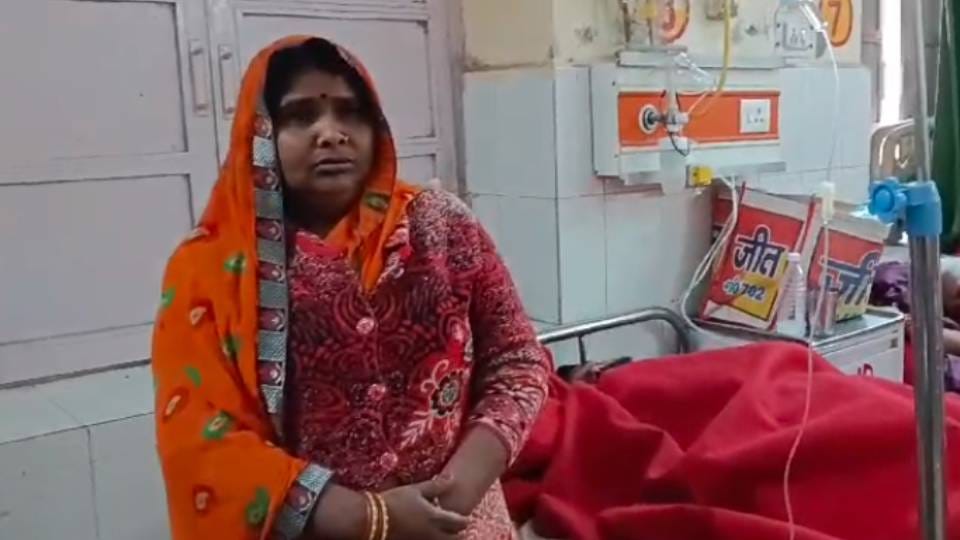 Four people including girl injured in shootout between two parties in Gonda two referred to Lucknow