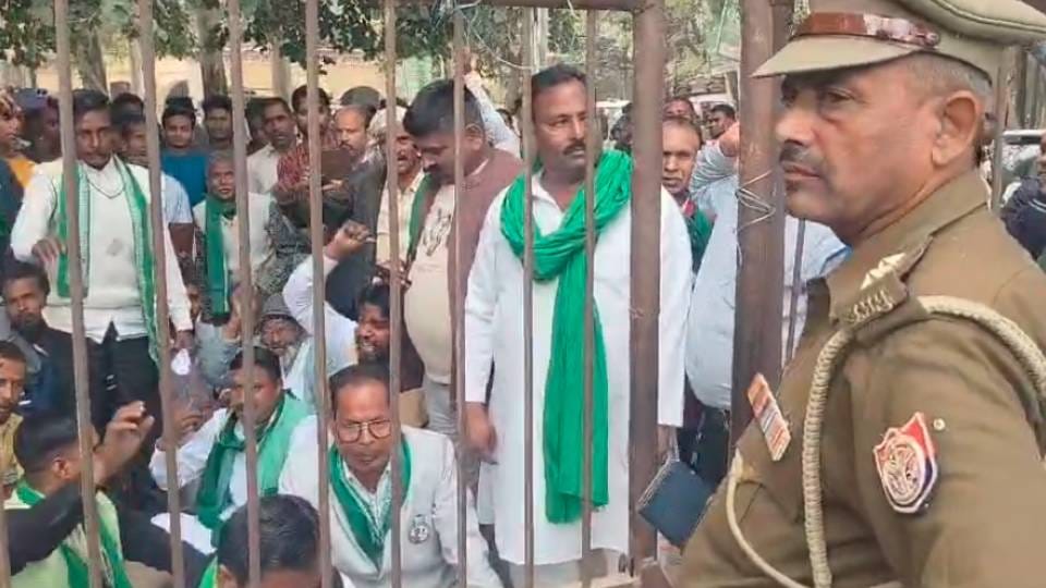 police surrounded protest site of farmer leaders and closed it from all sides In Barabanki threats allegations
