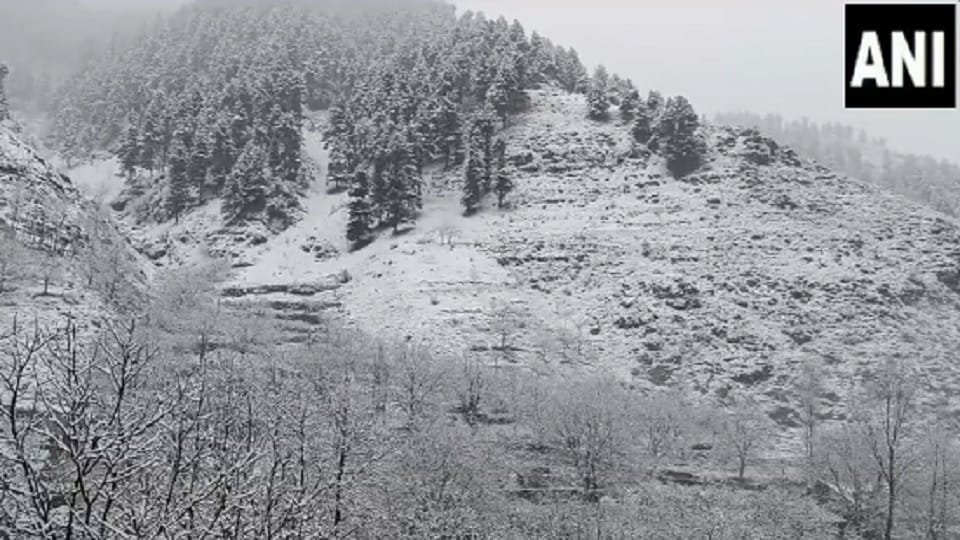 Zirhama area of Kupwara district experiences fresh snowfall, Rain in Srinagar