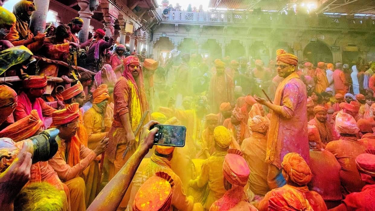 Holi 2025 Tour Package in Mathura Vrindavan Trip Cost And Travel Guide in hindi