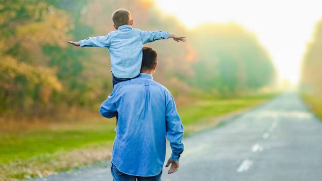 Parents should teach these life lessons to son at young age Parenting Tips in Hindi