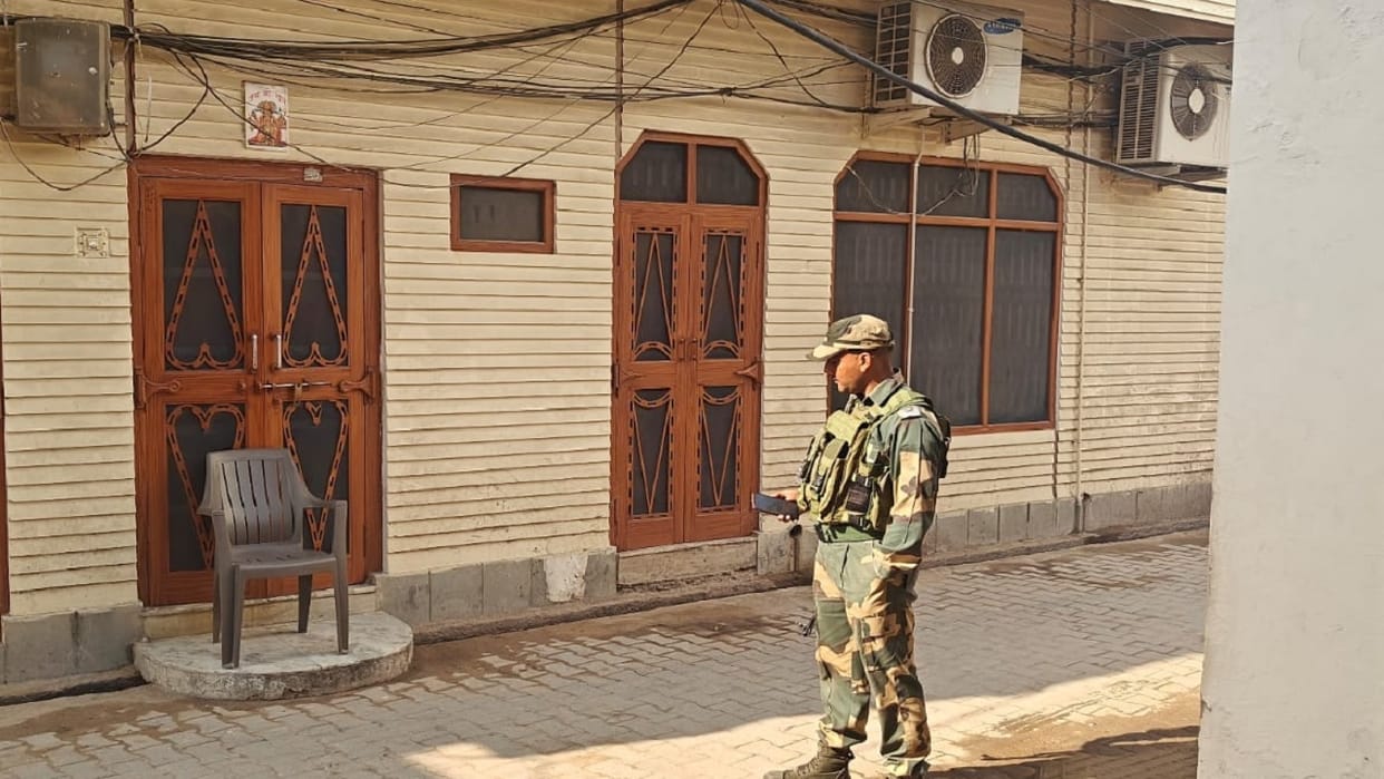 Income tax raid at house of Ghee and Sugar trader in Narnaul, family members also confined inside house