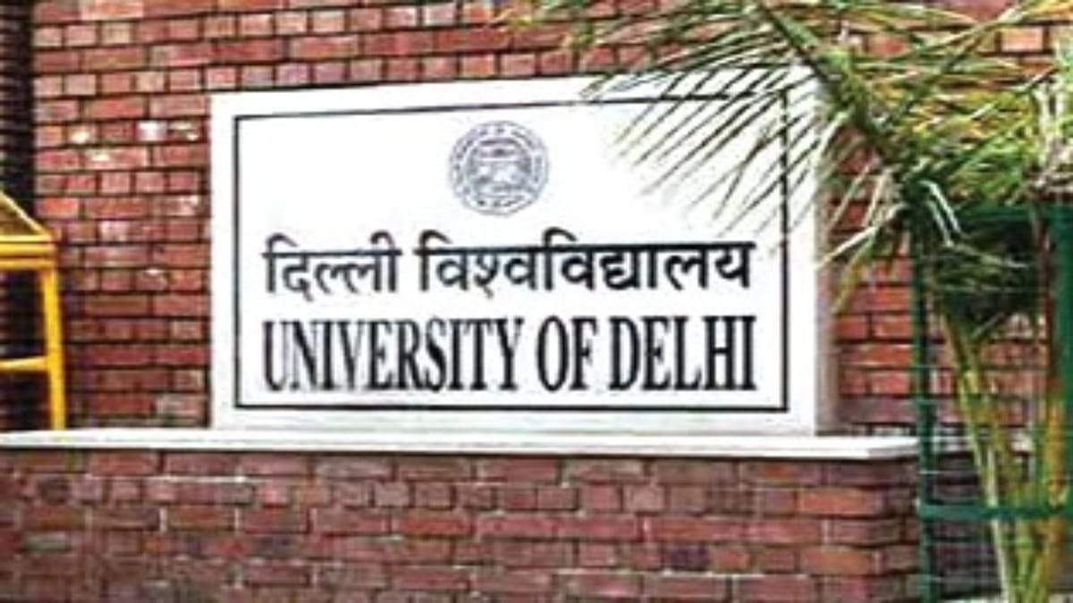 डीयू को CIC की नसीहत, विदेशी छात्रों के प्रवेश संबंधी जानकारी स्वतः सार्वजनिक करने की सलाह