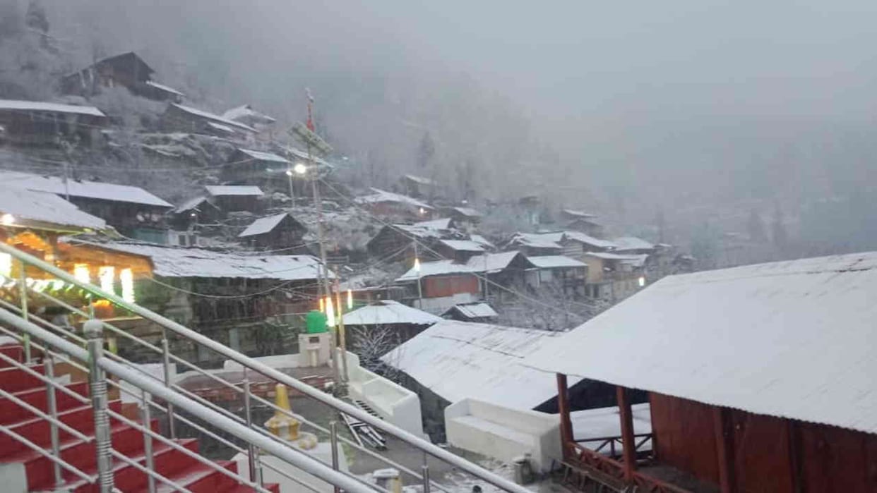 Uttarakhand weather rain snowfall in gangotri Yamunotri Mukhba increased cold Kedarnath Badrinath watch Photos