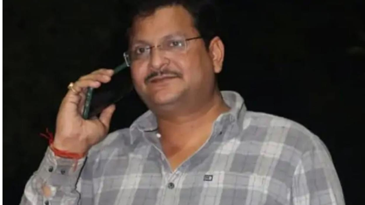Manvendra Singh, the third absconding accused in Abhishek Singh murder case, surrenders in Deoria.
