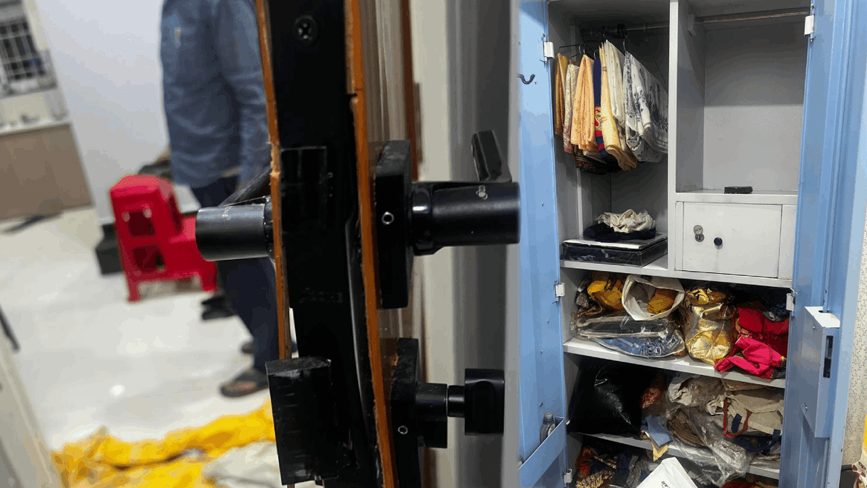 thieves broke the locks of 3 houses in one night In Jagdalpur