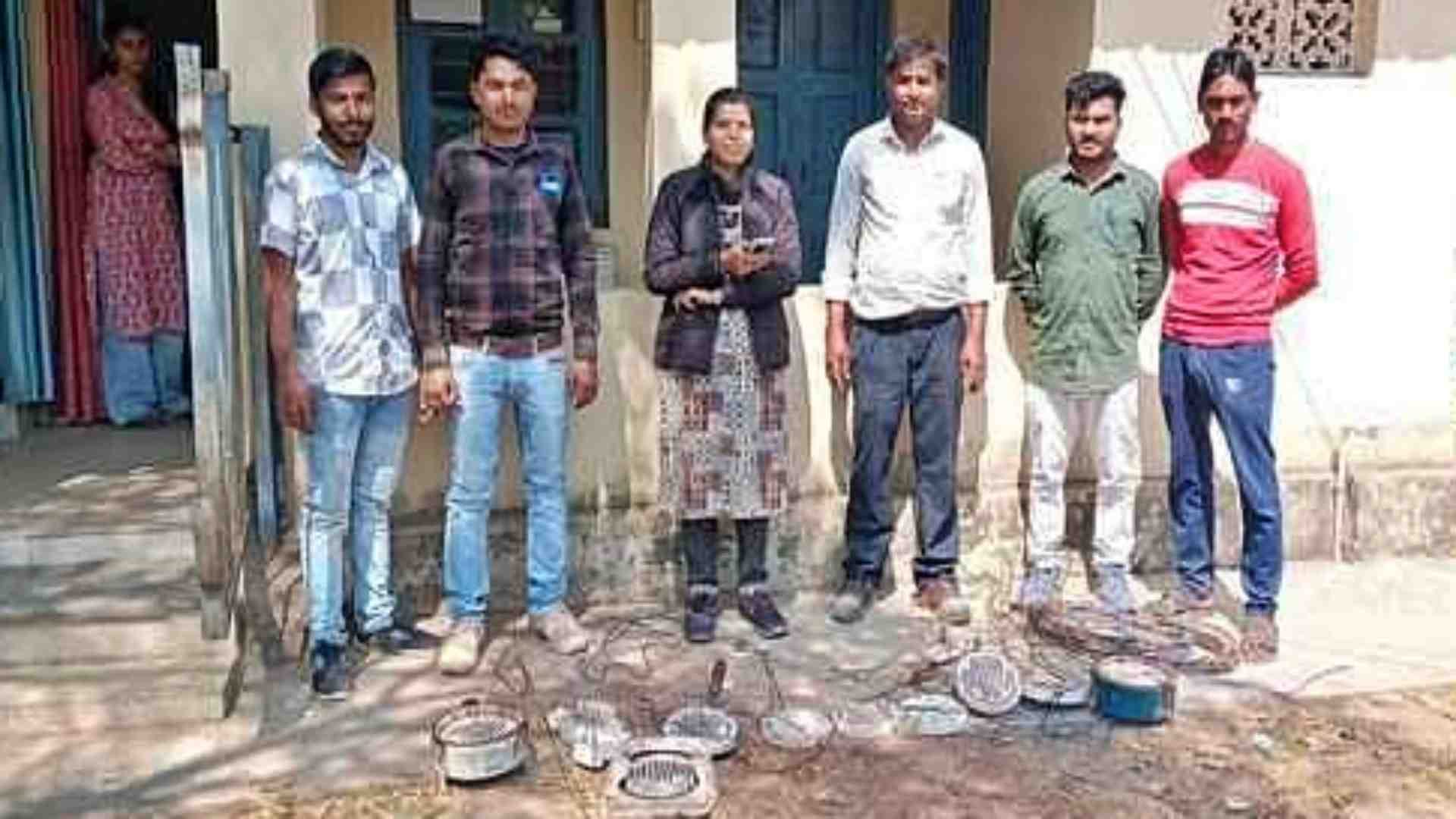 घरों से जब्त किए गए हीटर।