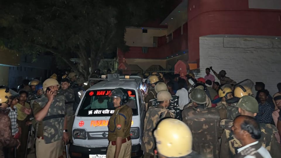 Young man shot in Kanpur then his body was dragged and locked in house