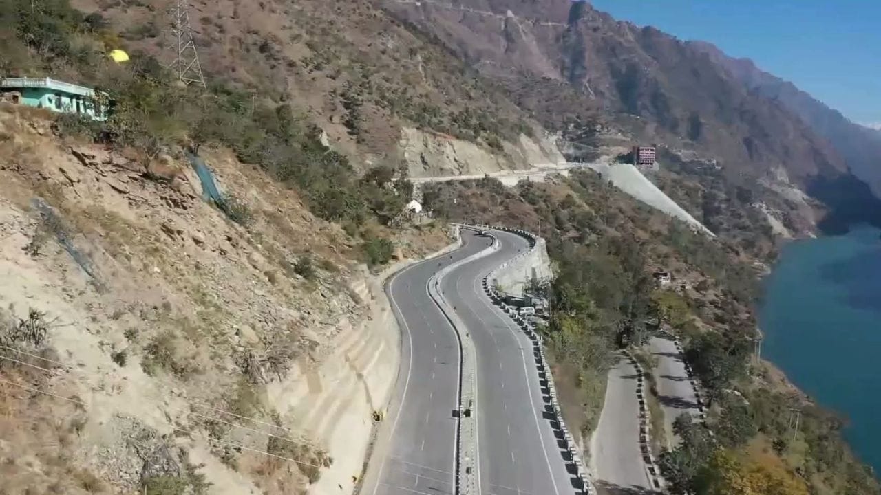 Himachal Nerchowk to Pandoh road in Mandi will remain closed for two hours on 22 and 24 and 26 February