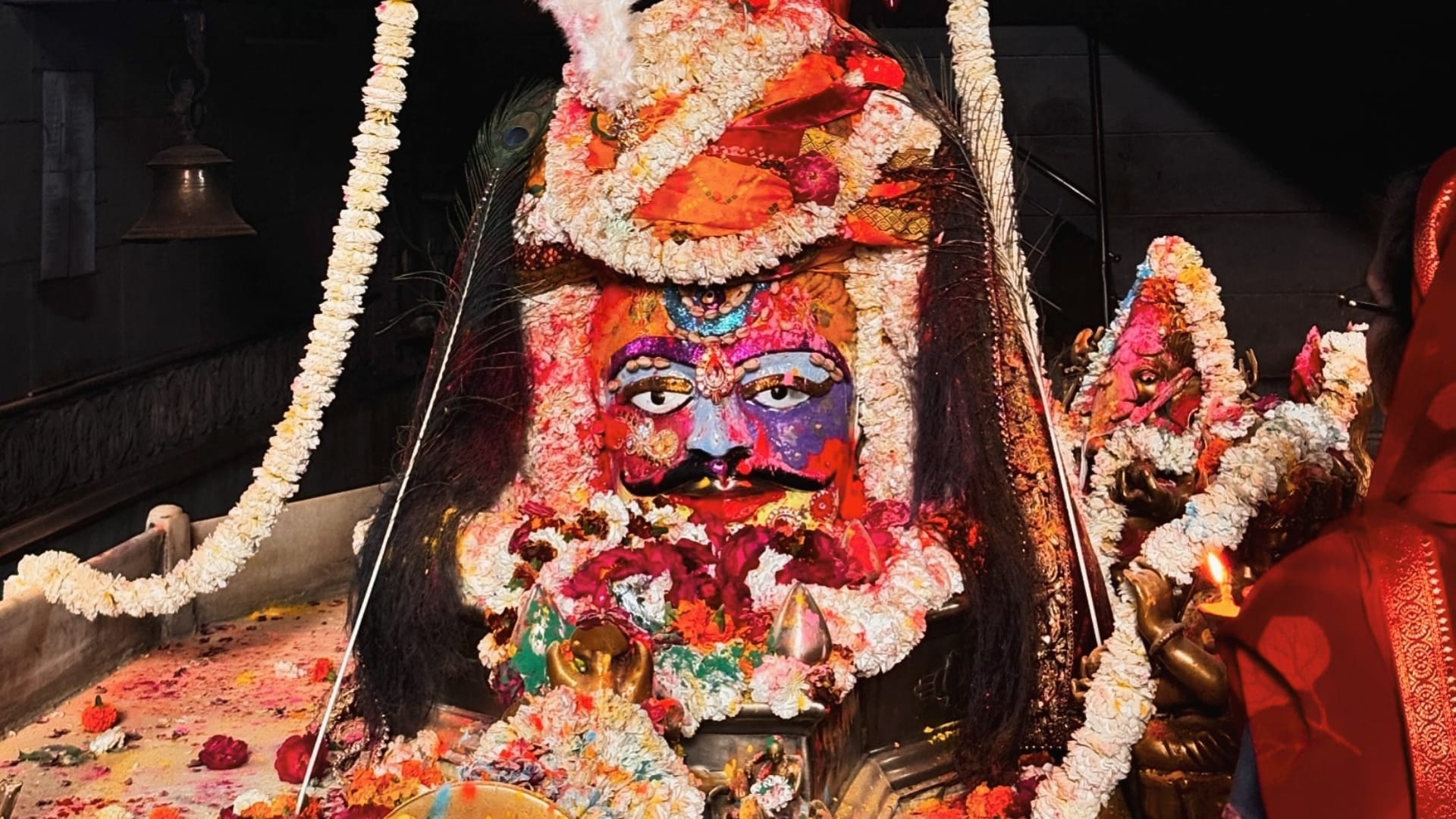 MahaShivratri 2025 Visit Mankameshwar Temple Near Taj Mahal in Agra Know how to Reach Details in Hindi