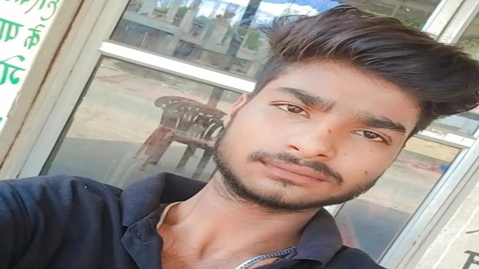 Stabbed in the stomach after a fight with his elder brother