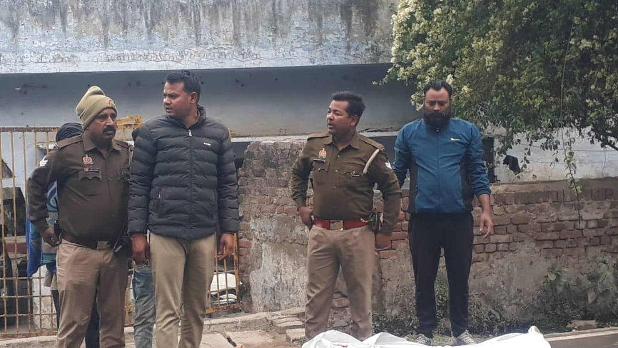 man died on the spot due to bike collided with high speed vehicle in Budaun