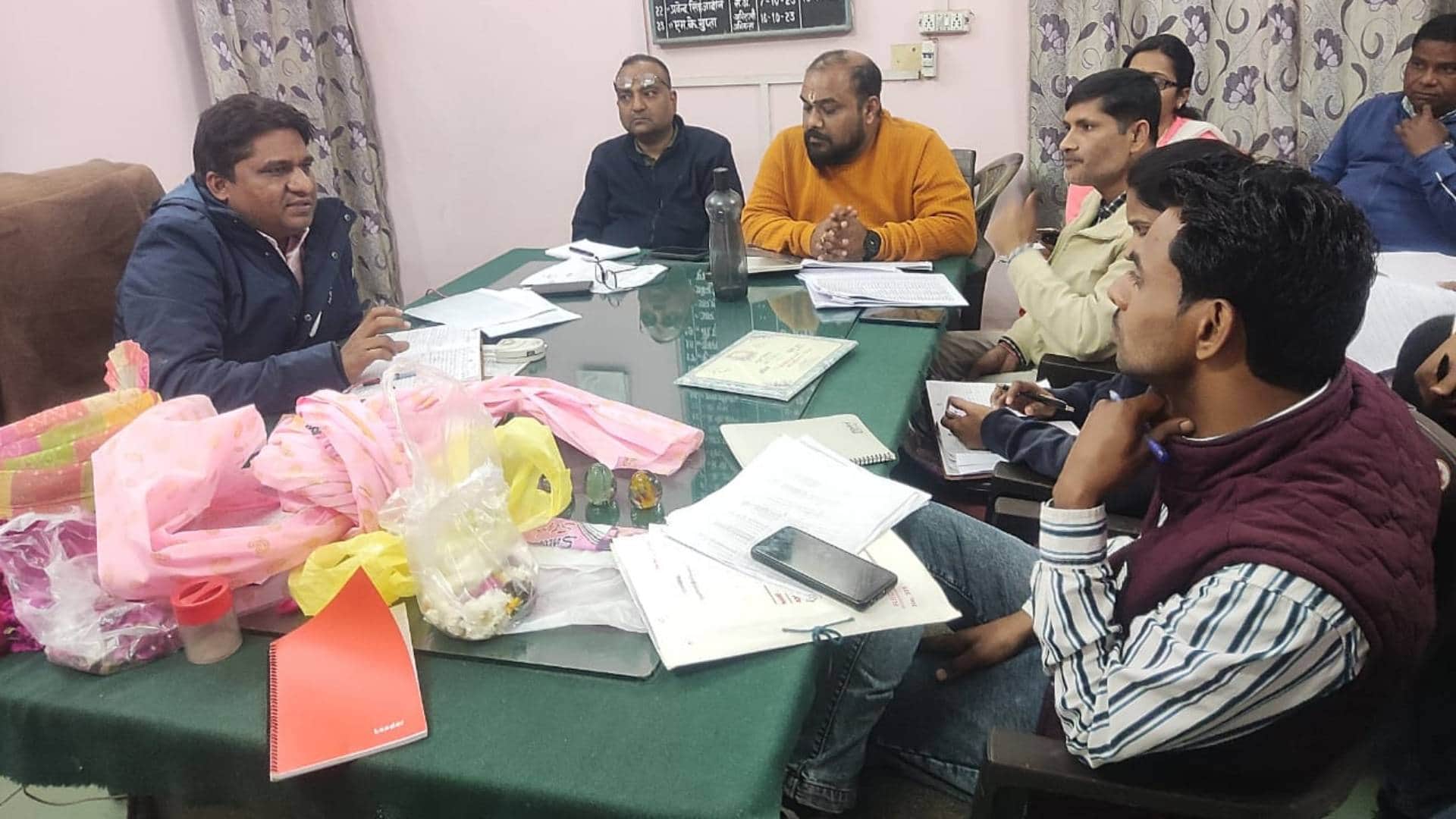 बिजली विभाग के लोग