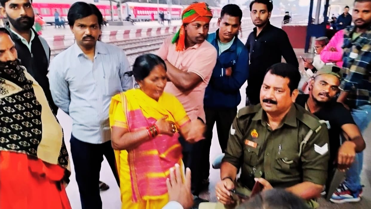 Woman lay down on railway track in varanasi Policeman ran after signalling driver to stop
