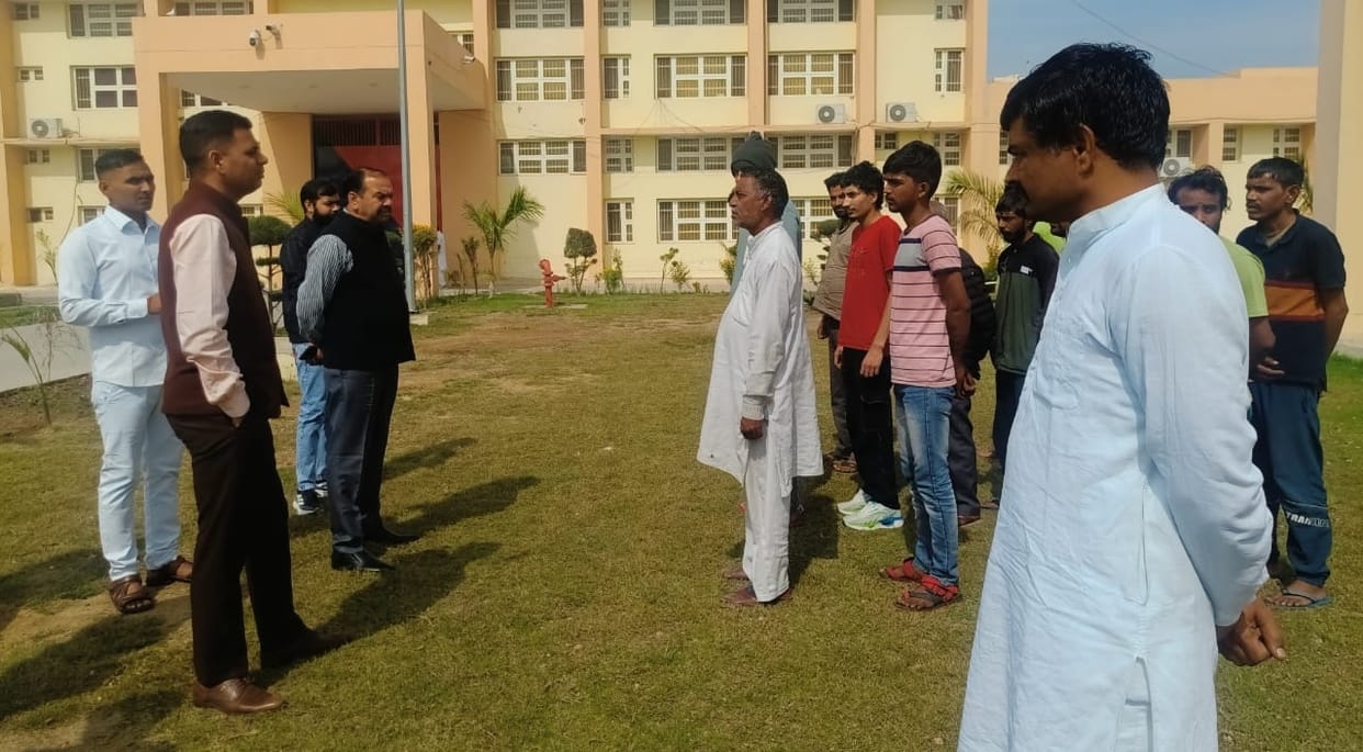 CJM arrived to inspect Bhiwani jail, checked the arrangements and talked to the prisoners