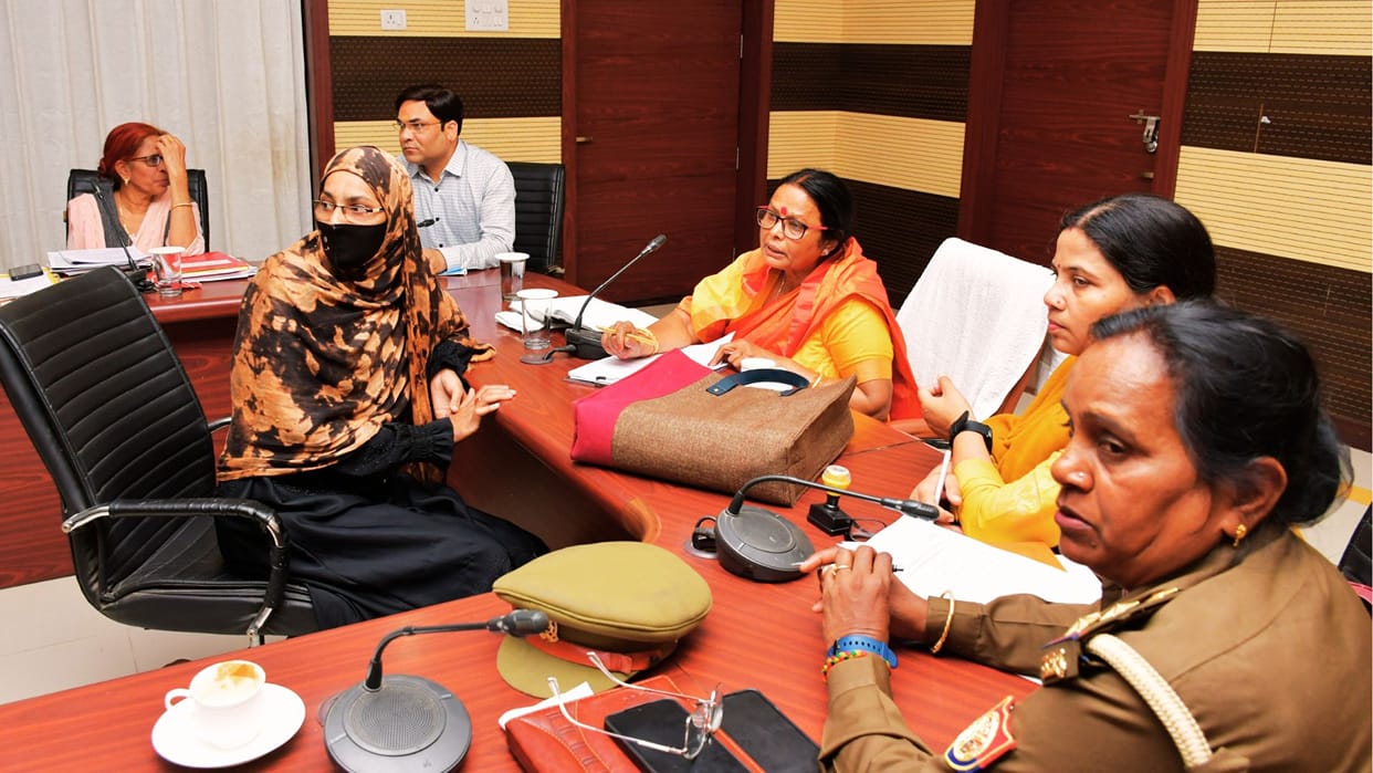 State Women Commission made serious allegations against varanasi police