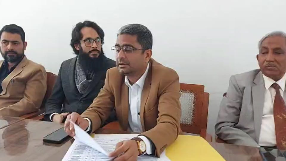 More than 100 posts of AMU court members are vacant