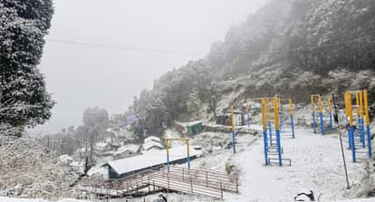Uttarakhand Weather:पहाड़ से मैदान तक बिगड़ा मौसम, बारिश-बर्फबारी से बढ़ी ठंड, चमोली में एवलांच का अलर्ट - Uttarakhand Weather Update Today Yellow Alert For Rainfall Snowfall And ...