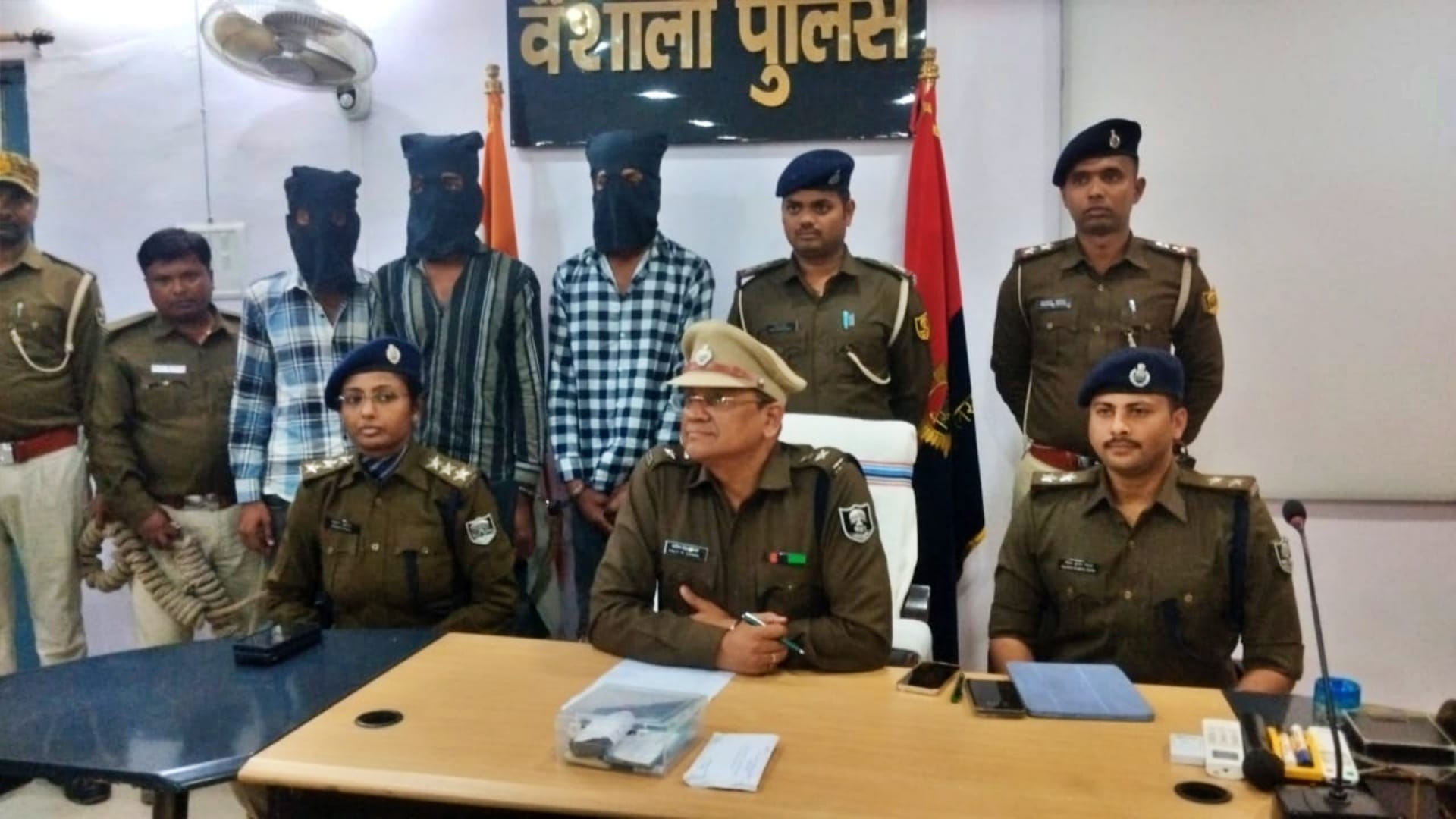 Vaishali: CSP robbery case solved in 3 hours, 2 criminals arrested; weapons, cash and stolen bike recovered