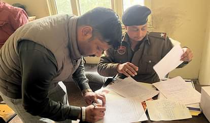 यमुनानगर में युवक ने फंदा लगाकर की आत्महत्या: युवती से चल रहा था प्रेम प्रसंग, मृतक के पास से सुसाइड नोट मिला Young man commits suicide by hanging himself in Yamunanagar: He was having affair with a girl