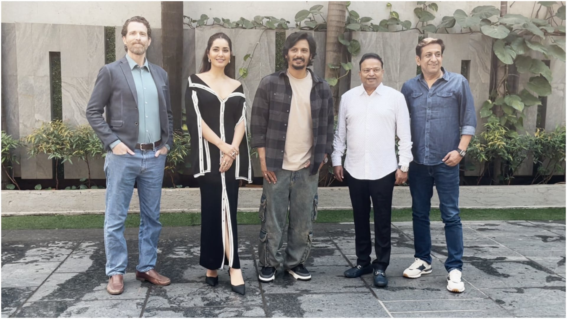 jiiva aka Amar Choudary raashii khanna pa vijay spotted at hyatt centric juhu for trailer launch of aghathiyaa