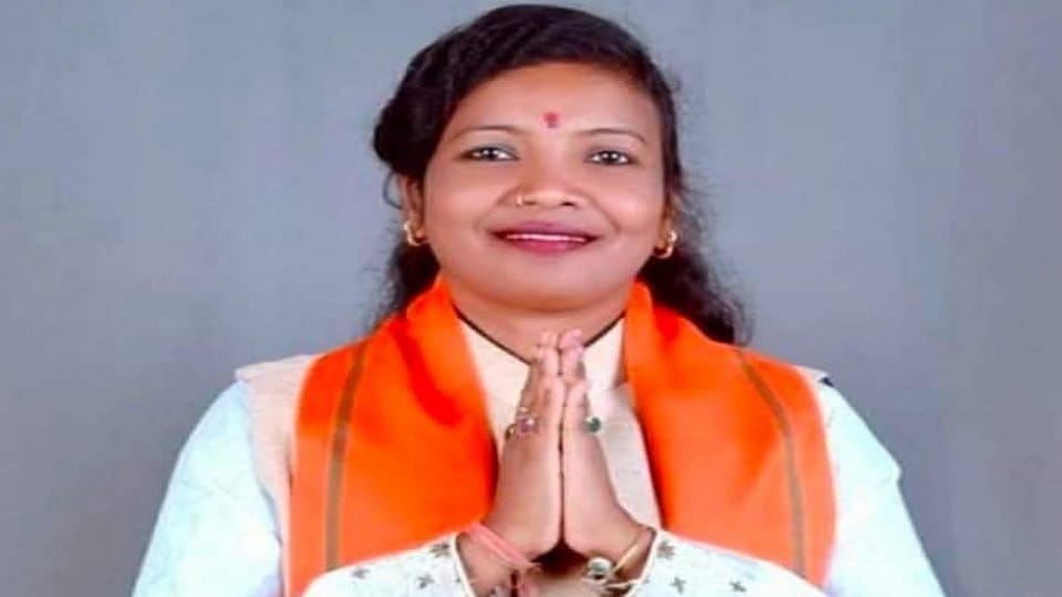 भाजपा की जानकी जीतीं