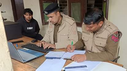 भिवानी में डिवाइडर से टकराई बाइक: 2 दोस्तों की मौत, सवा साल पहले हुई थी सोमबीर की शादी; पत्नी 5 माह की गर्भवती Bike collided with divider in Bhiwani: 2 friends died, Sombir married 1.25 years ago; wife 5 months pregnant