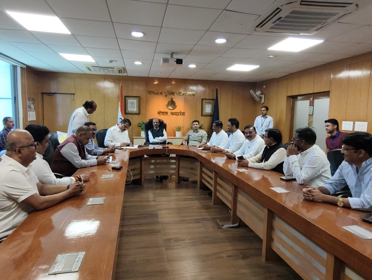 Bhopal: Congress leaders met CS and DGP over trainee IAS misbehaving with Congress MLA, demand for action
