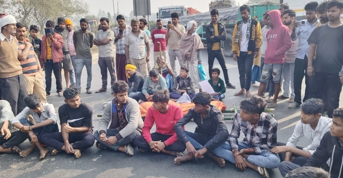 Bihar News: Two students shot in Rohtas, one dead, other serious; Matric exam, cheating: Ruckus in protest