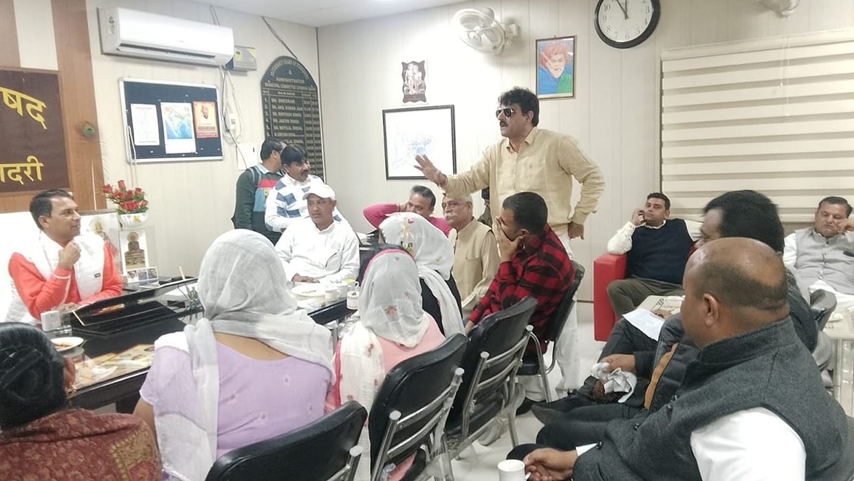 Ruckus in the annual budget meeting in Dadri, councilors accused chairman of tampering with budget