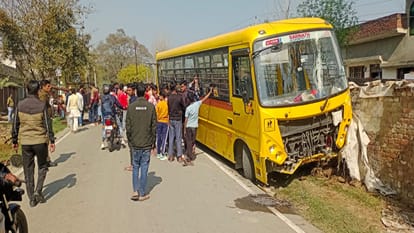 two cousins brother died after being crushed by private bus in Bareilly