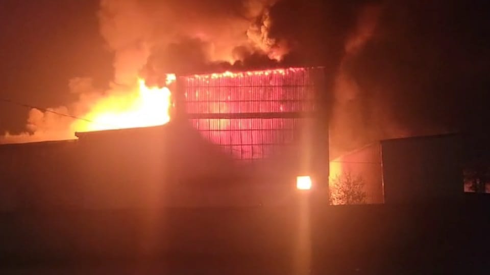huge fire broke out in a factory in Kharkhoda