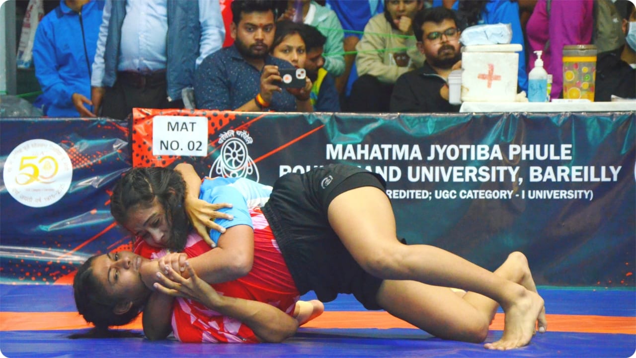 students of Rohilkhand University won 12 medals in grappling Competition