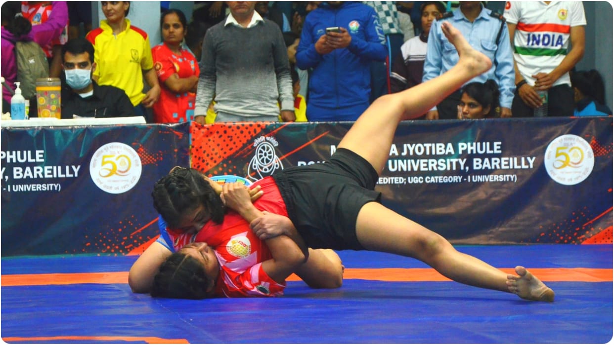 students of Rohilkhand University won 12 medals in grappling Competition