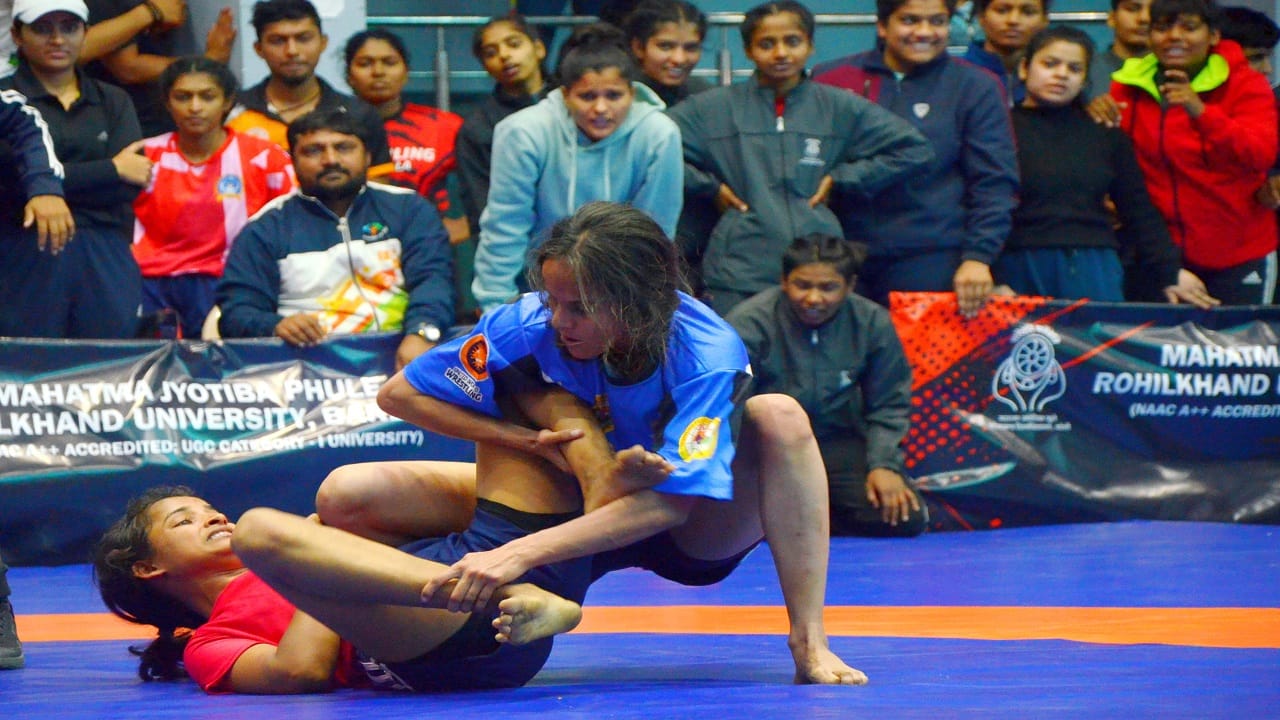 students of Rohilkhand University won 12 medals in grappling Competition