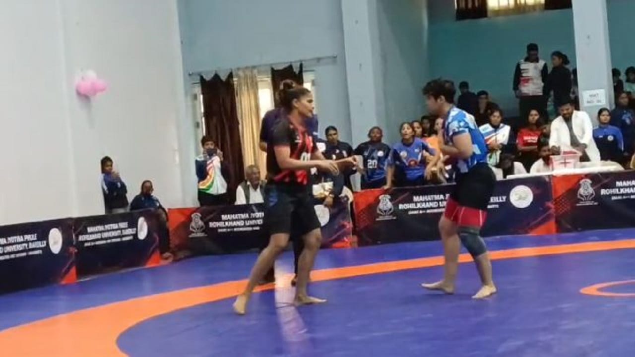 students of Rohilkhand University won 12 medals in grappling Competition