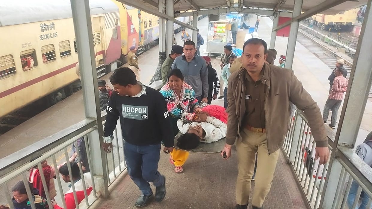 Three passengers injured after falling from Nauchandi Express at Bareilly Junction
