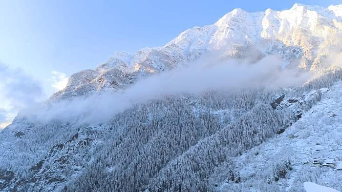 Himachal weather: The high altitude areas of Himachal covered in a blanket of snow, see beautiful Snowfall pic