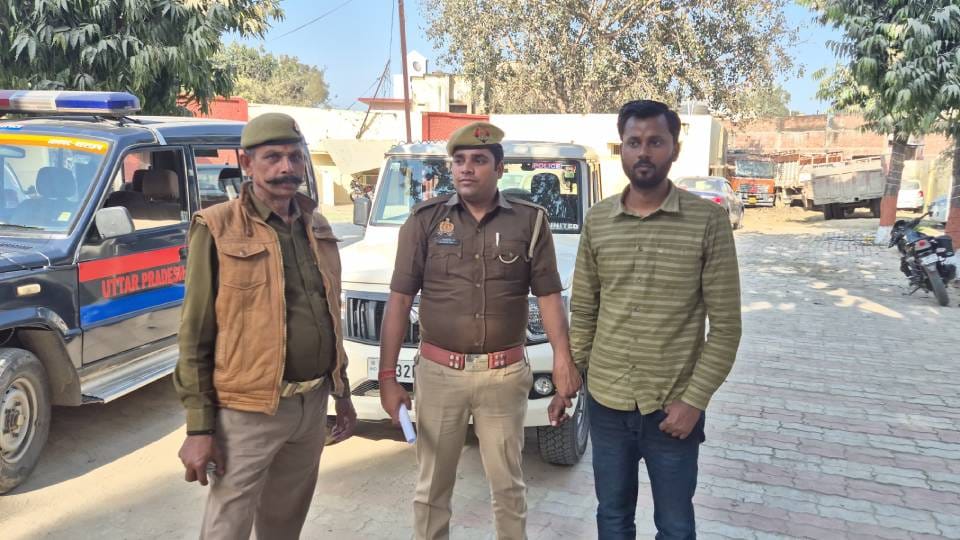 Junior assistant of irrigation department caught red handed taking bribe in Bahraich