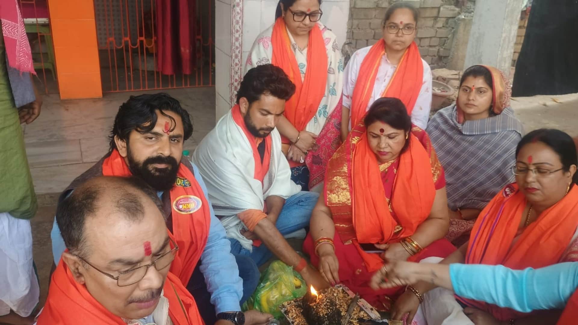 पटना में बुद्धि शुद्धिकरण यज्ञ करते भाजपा कार्यकर्ता