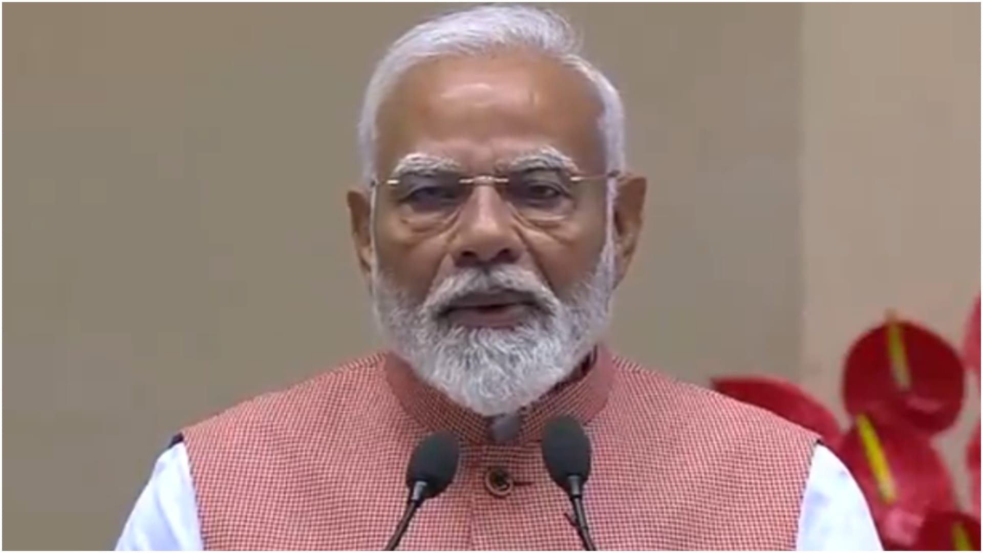 मराठी साहित्य सम्मेलन को संबोधित करते पीएम मोदी।