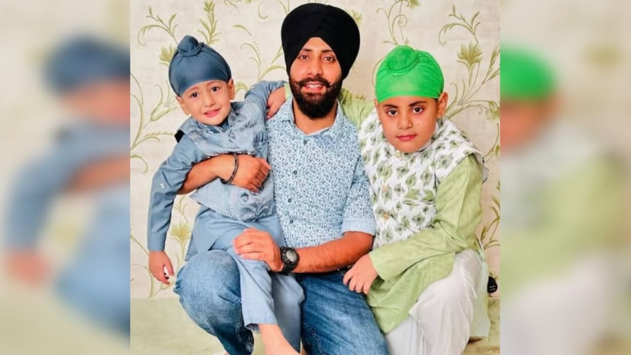 Jammu Kashmir: Bike riding police constable dies tragically in collision with e-bus, vehicle runs over his hea