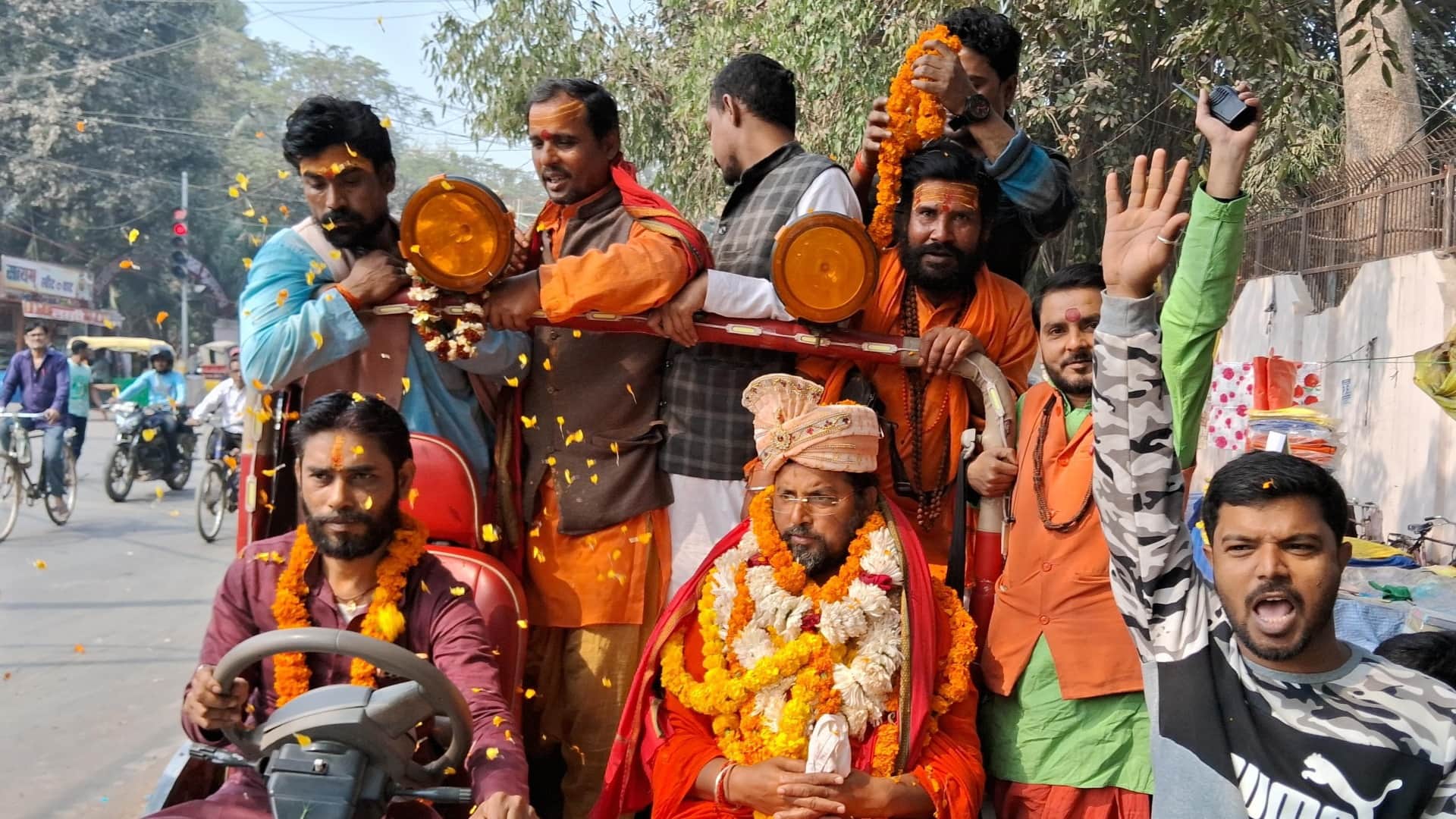 Muzaffarpur News: Mahant Amarnath Pathak of Baba Garib Nath Temple becomes Mahamandleshwar, Mahakumbh News