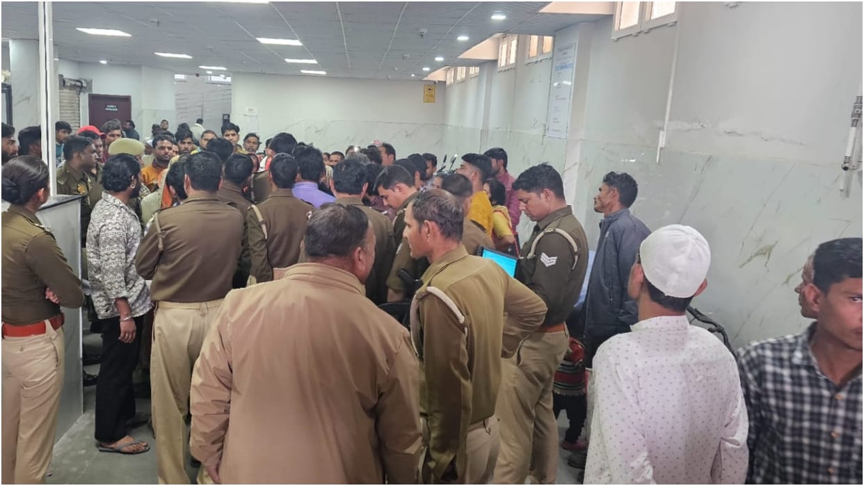 sick child died in private hospital family members created ruckus in Bareilly