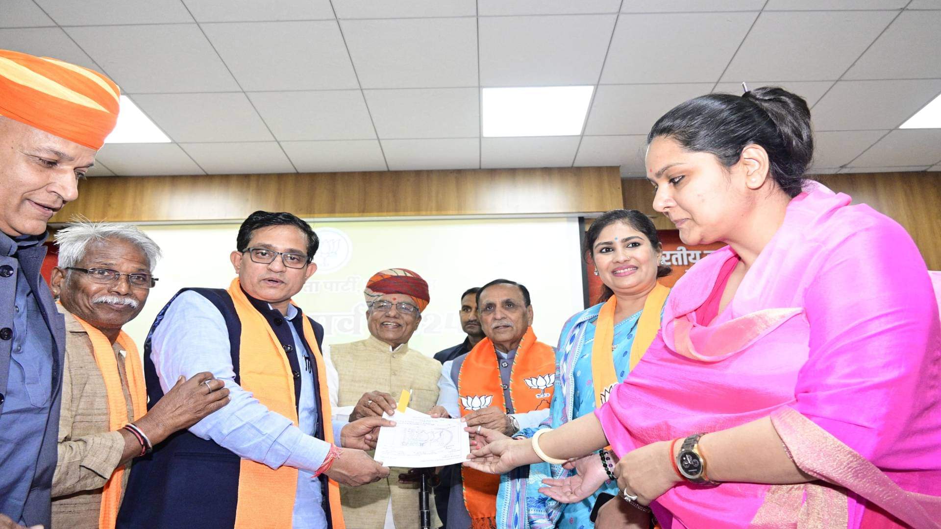 Rajasthan Madan Rathod will be new state president of Rajasthan BJP Vasundhara Raje Bhajanlal became proposers