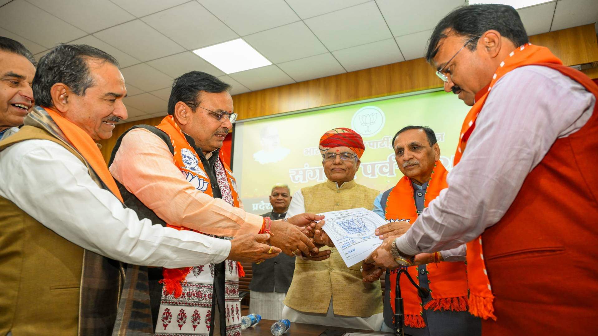 Rajasthan Madan Rathod will be new state president of Rajasthan BJP Vasundhara Raje Bhajanlal became proposers