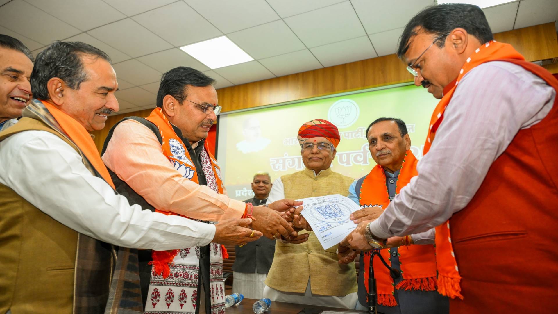 Rajasthan Madan Rathod will be new state president of Rajasthan BJP Vasundhara Raje Bhajanlal became proposers